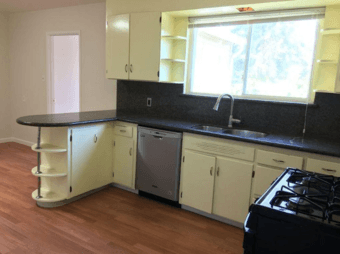 ✿ Newly Renovated Home Next to Amazon + Shops + 101 ✿ 3
