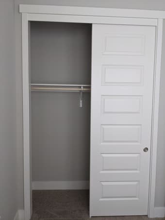 Private bed and shared bath in a 4B/3.5B townhouse 2