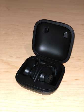 Powerbeats Pros 1
