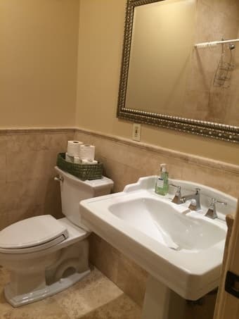 Private Entrance Room/Private Bath 8 min bike f Campus Avail April 19 2