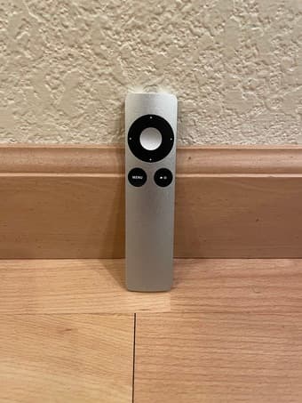 Apple Remote 1