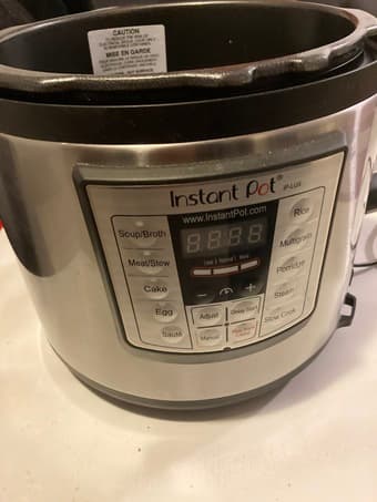 Instant Pot LUX60  6 Quart 6-in-1 2