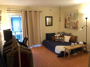 Large room near downtown PA and Hwy101 with friendly recent grads 1