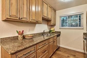 Private room in 2 bed 1 bath in Mountain View 1300 2