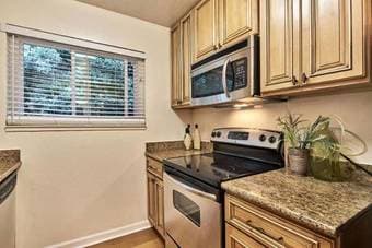 Private room in 2 bed 1 bath in Mountain View 1300 3