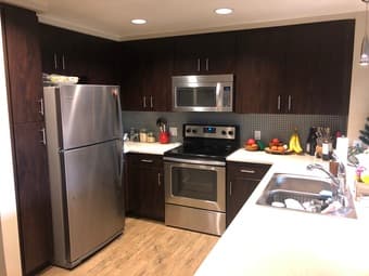Beautifully furnished private bedroom/bathroom near Downtown RWC 2