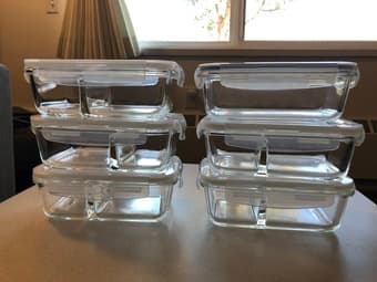Glass food storage container with compartment 1