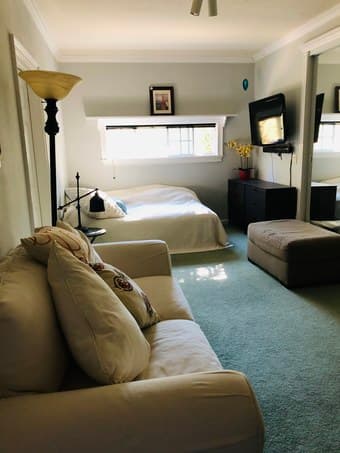 Quiet furnished large bedroom+Private bathroom+Nature views in LAH 1