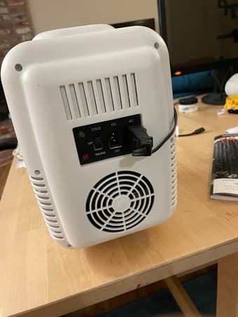 Tiny desktop fridge, never used 3