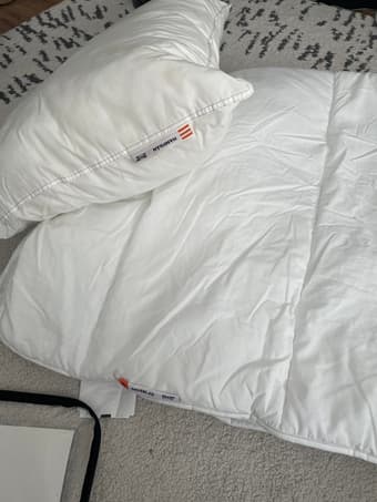 Full-size ikea comforter and pillow, clean/lightly used 1