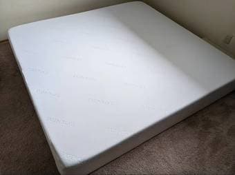 Tuft and Needle king mattress + mattress protector 3