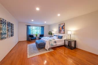 Spacious Master Bedroom suite w/private bathroom in Sharon Heights! 2