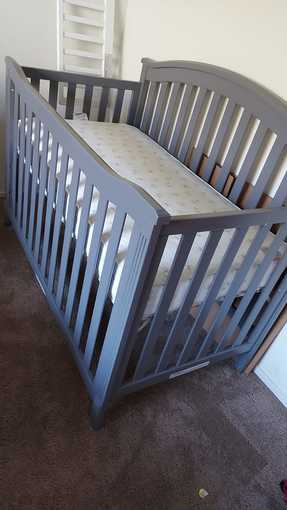 crib with mattress like new 2