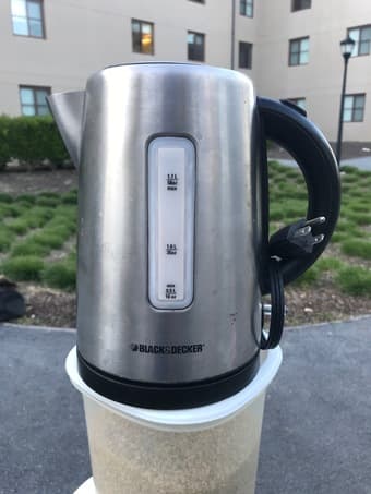 Black and Decker 1.7L kettle, very good condition, $20 1