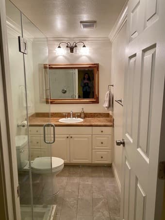 Large Guest Room with Shared Bath in Beautiful RWC House [Female Only] 3