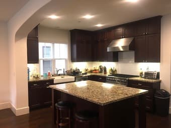 $1,250 / 4br - Room in luxury townhouse. Close to downtown (mountain v 3