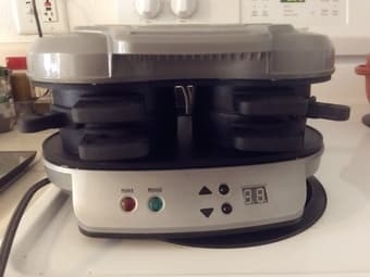 Dual Breakfast Sandwich Maker with Timer 1