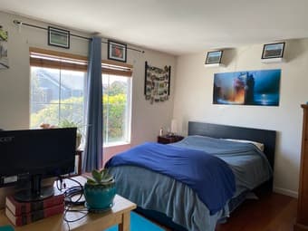 Rooms available Aug. 1 in large East Palo Alto house 2