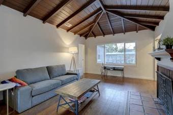 Room in house near Cal Ave 2