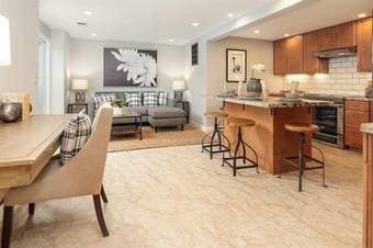 1BR/1BA Upscale Private Residence in Redwood City (utilities included 1