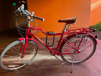 Hybrid bike in great condition with basket, lights, u-lock 1