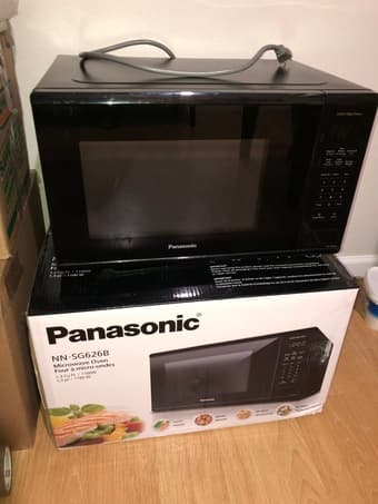 Panasonic NN-SG626B 1100W Microwave, like new 1