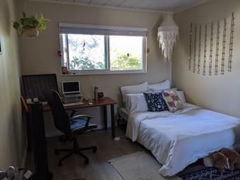 Room in 2 bed/1 bath! 3
