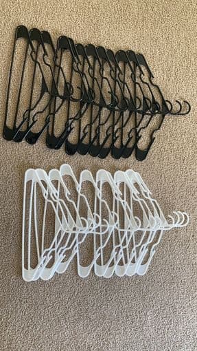 26 Clothing Notched Hangers 1