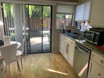 Summer Palo Alto Room - We're Tesla Interns / Stanford Students 2