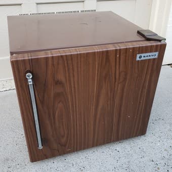 Sanyo Mini-Fridge 1