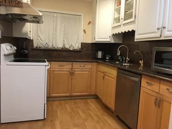 Palo Alto Room with Students/Professionals 3