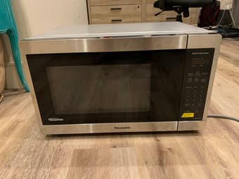 Panasonic 1200W Microwave 1