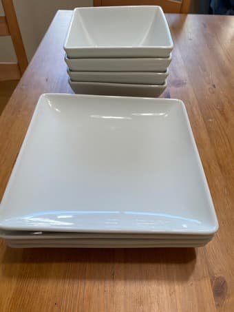 8-Piece Dish Set 1