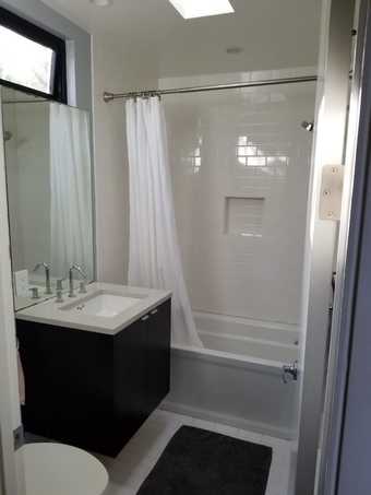 Quiet fully furnished studio/cottage with patio 3
