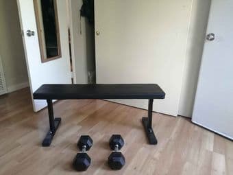 WORKING OUT BENCH  + 2 WEIGHTS 20LBS 1
