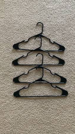 30 Clothing Notched Hangers 1