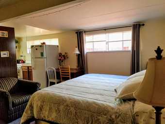 Nice Furnished in Law Studio Cottage in West Redwood City 2