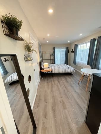 Elegant and brand new studio, 4 miles away from campus 1