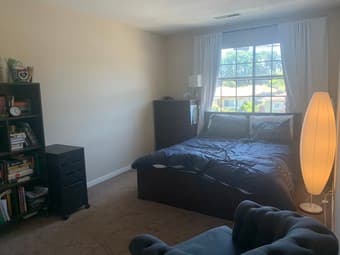 One Bedroom Available in a 3Bed/2Bath (Redwood City) 1