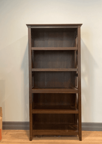 Bookshelf with cottage-style design 2