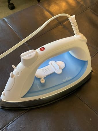 iron + ironing board 1