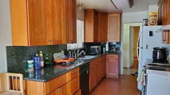 one bedroom available in Palo Alto house , great neighborhood 2