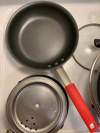 Airfryer, water kettle and commercial frying pan 3