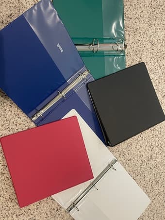 5 School binders (almost new) 1