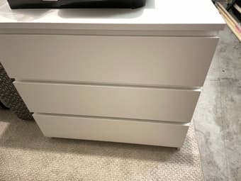 Cabinet 1