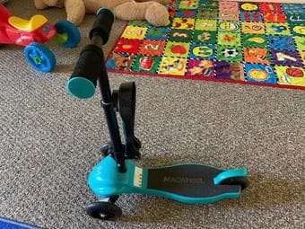 MACWHEEL 2-in-1 Kick Scooter with Folding/Removable Seat 1