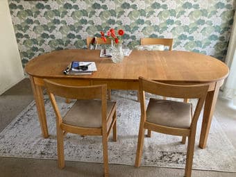 Large, adjustable dining room table 1