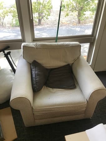 Free single sofa chair (pick up at EV) 1