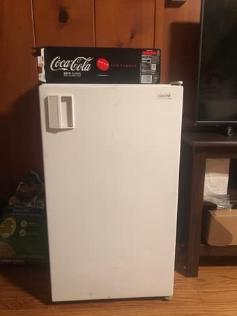 Sanyo mini fridge in excellent, COOL condition 1