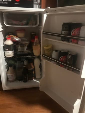 Sanyo mini fridge in excellent, COOL condition 2